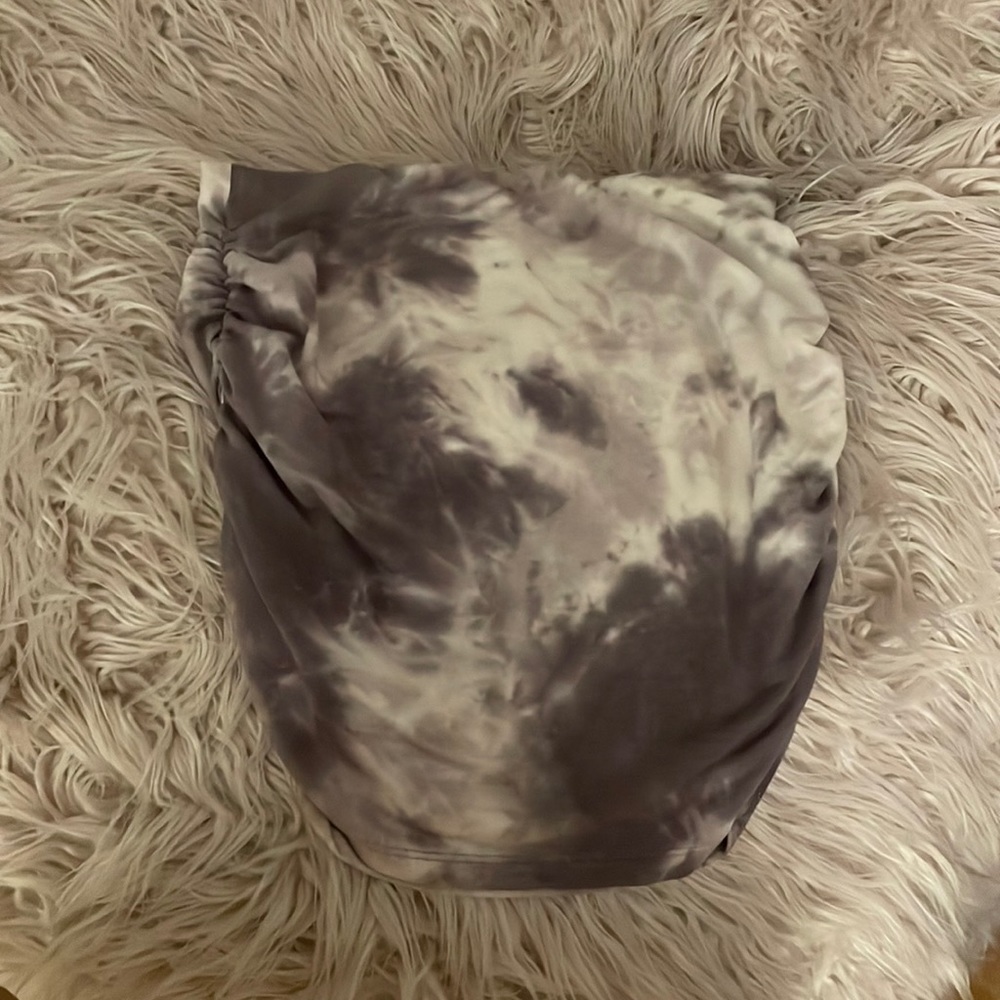 White and gray tie-dye skirt